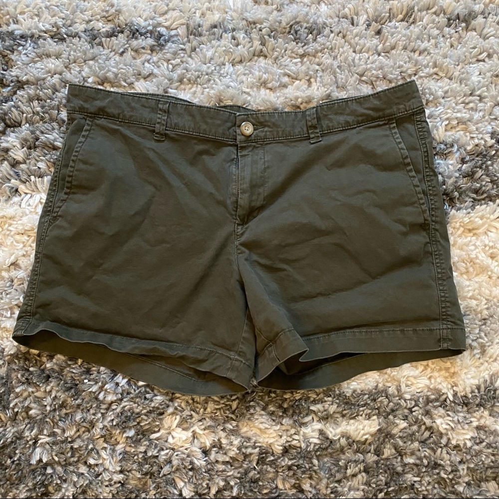 Girlfriend 5” olive green GAP shorts